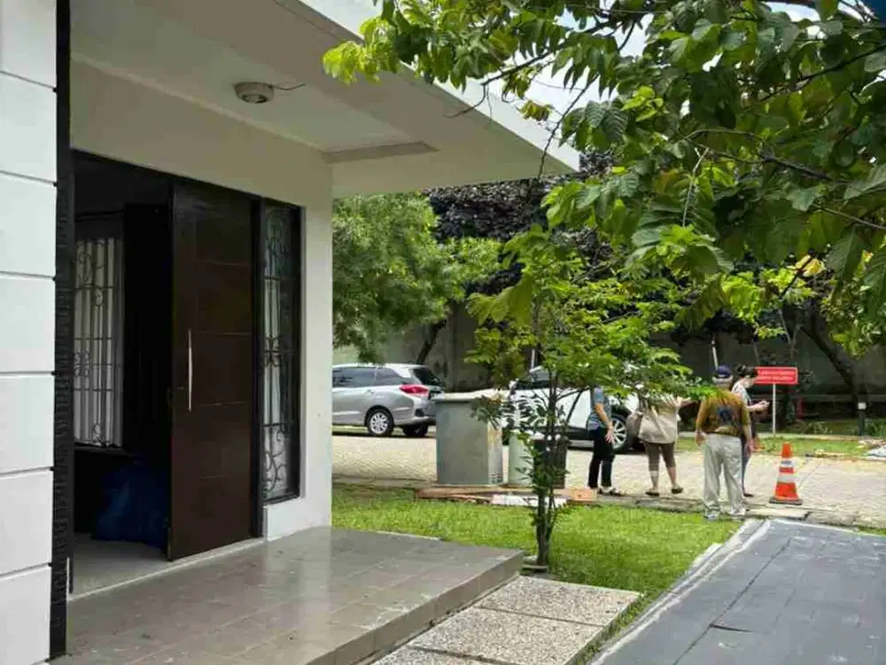 Rumah Hook 2 Lantai 4+1 KT Di Green Lake City