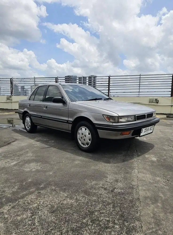 Mitsubishi Lancer GLX 1993 manual like new