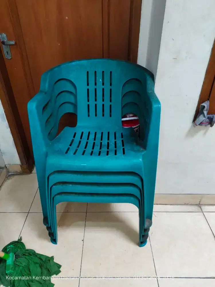 Kursi plastik lion star