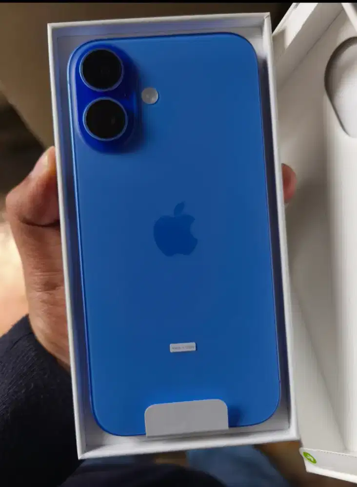 Apple iphone 16 basic 128 warna biru ultra marine like new