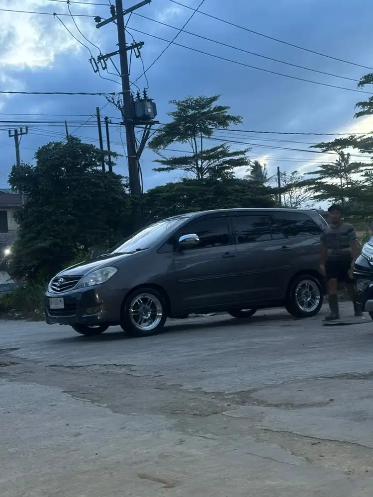 Toyota Kijang Innova 2008 Bensin