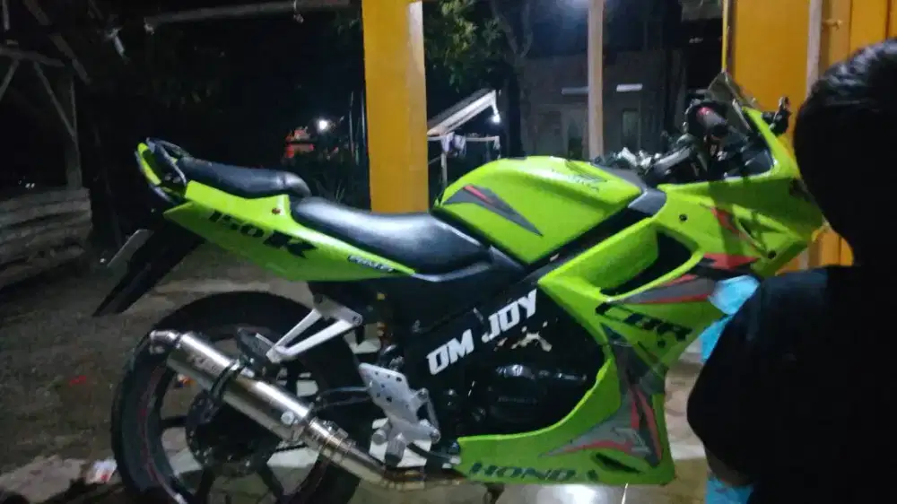 Honda CBR 150 R
