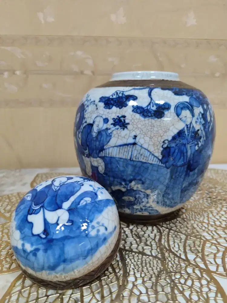 [Garage Sale] Guci Pot Antik Porcelain Putih Biru