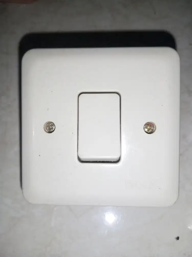 SAKELAR LISTRIK PLUS PASANG
