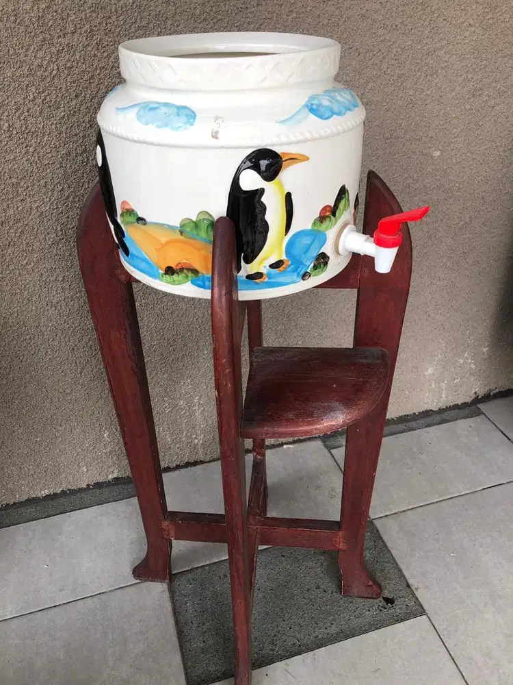 Guci keramik air Aqua galon