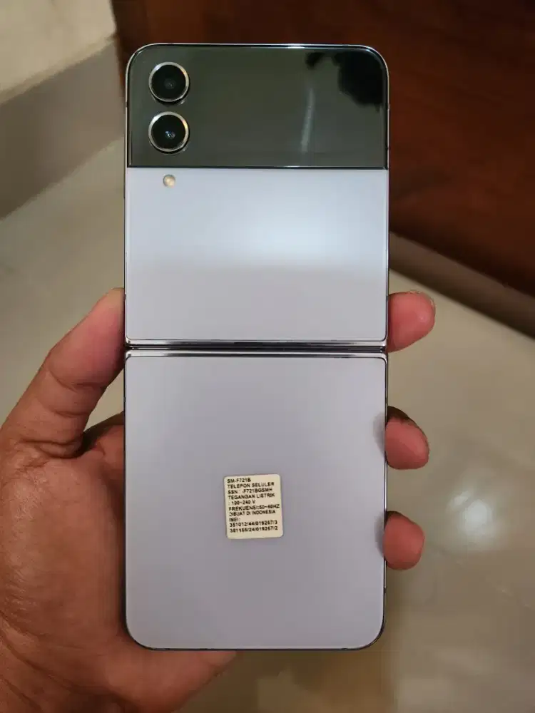 Samsung Z Flip 4 5G 8/256GB resmi sein mulus pemakaian hp charger only