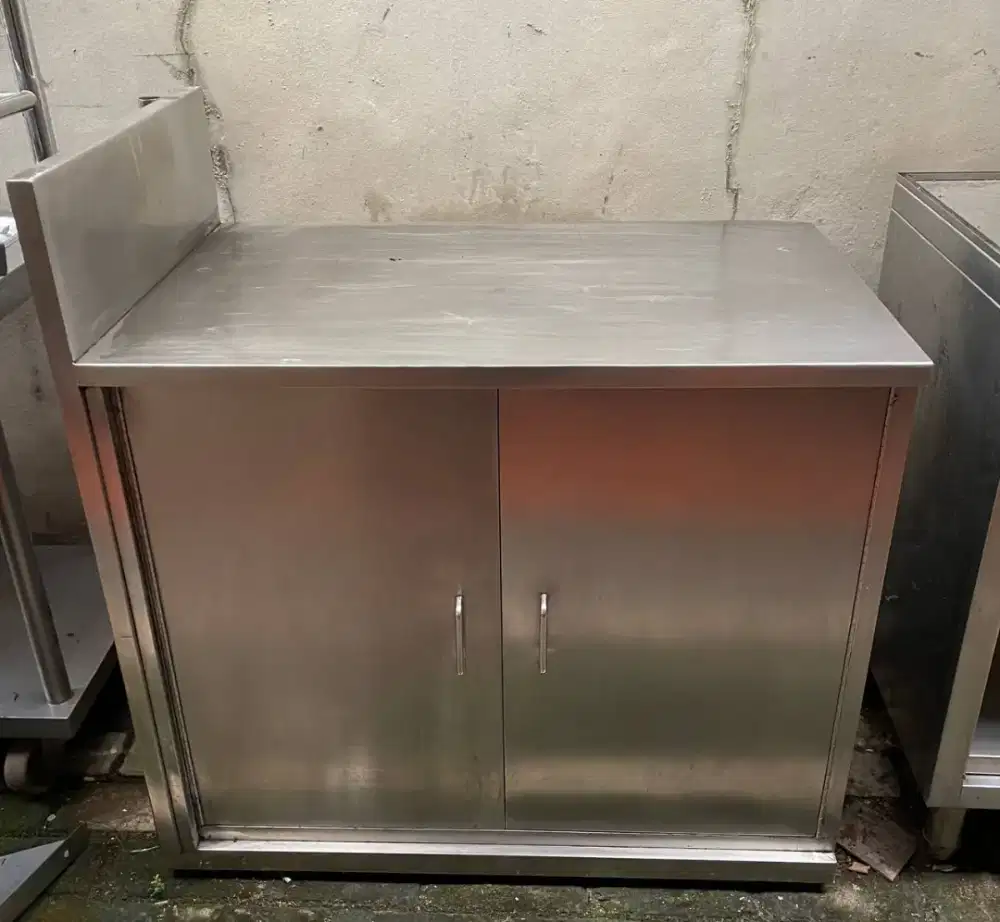 Meja dan Lemari Kabinet Stainless
