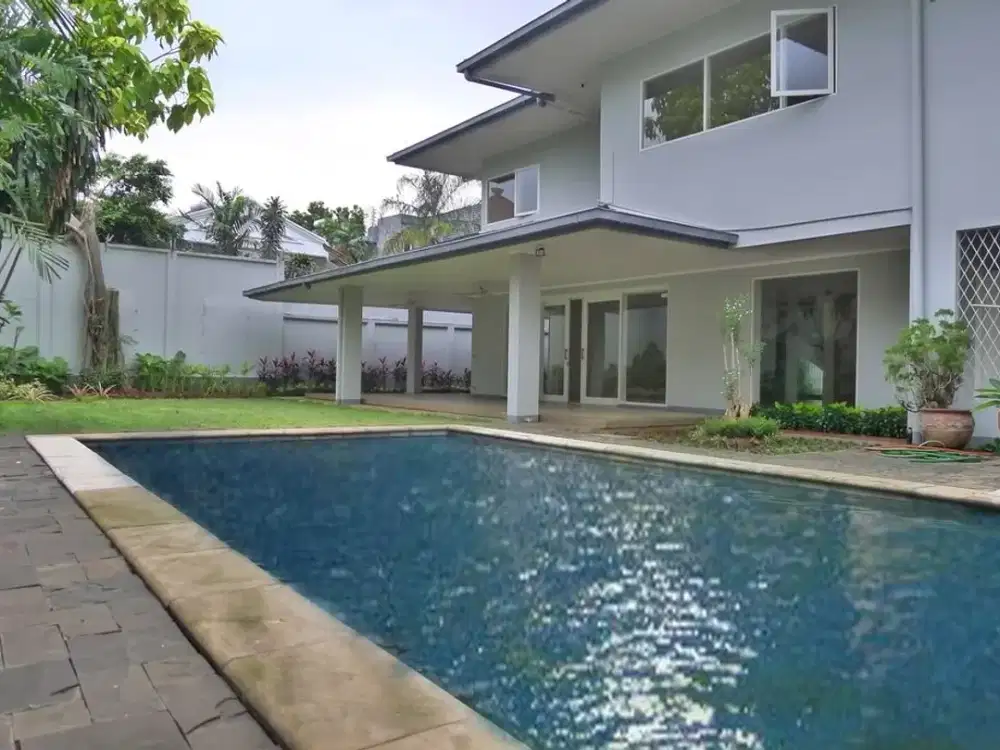 Disewa Single House di Cipete 5Br Halaman Belakang Luas dan Ada Kolam Renang, Jalan Kaki ke Antasari