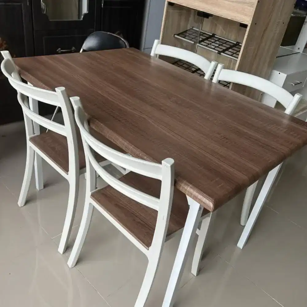 Meja makan 4 kursi,merk Olymplast kokoh & terbukti