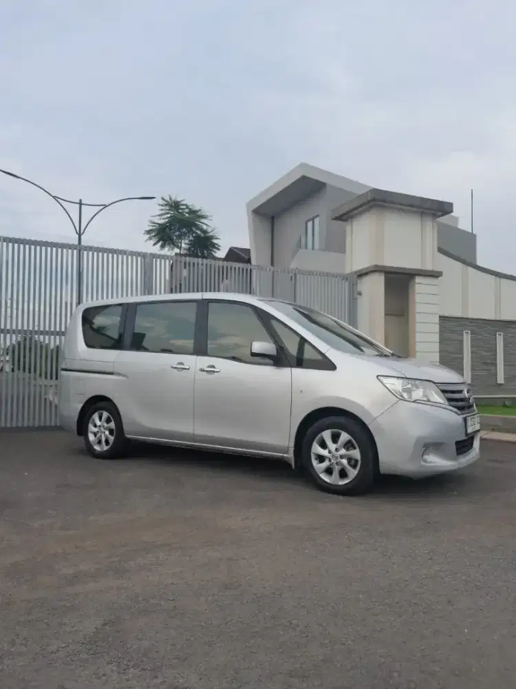 Nissan SERENA X METIK 2013