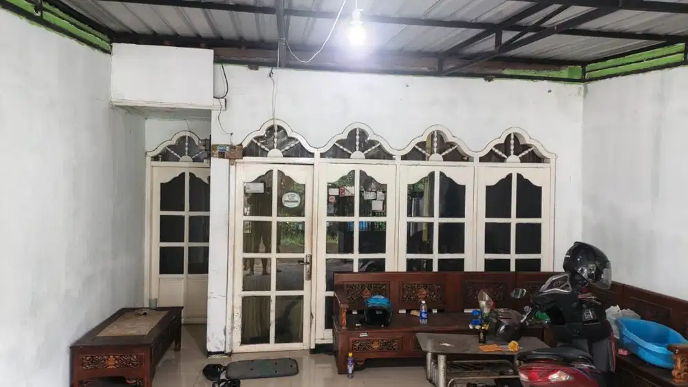 Di Kontrakan Rumah Mojosari