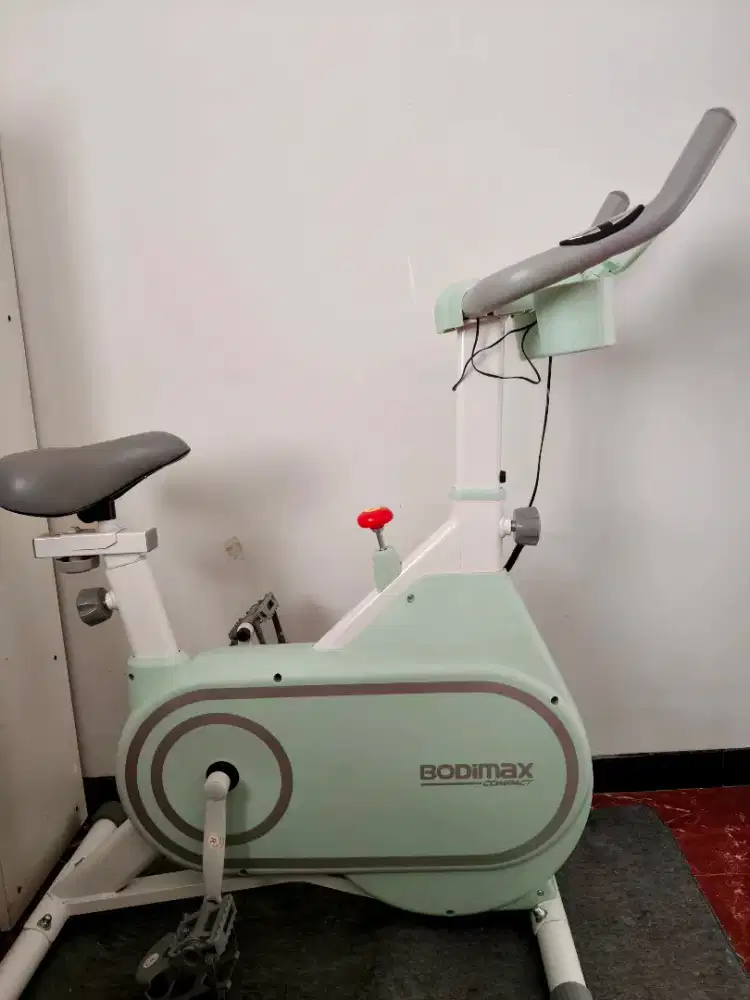 Sepeda statis bodimax