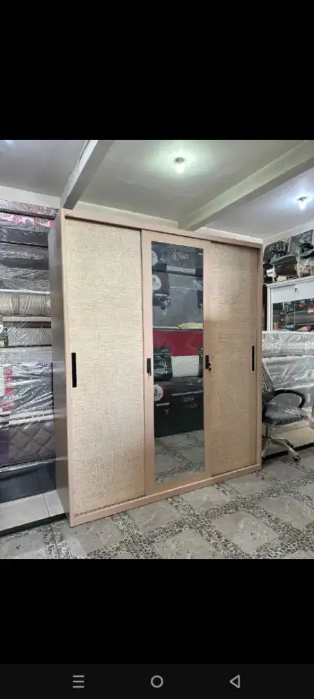 Lemari baju bahan besi plat 3 pintu merk OLYMSTEEL