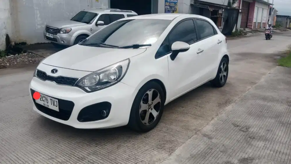 Bismillah, jual KIA Rio matic th 2014