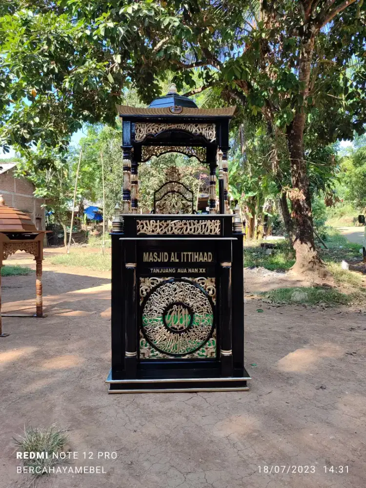 Mimbar masjid kubah