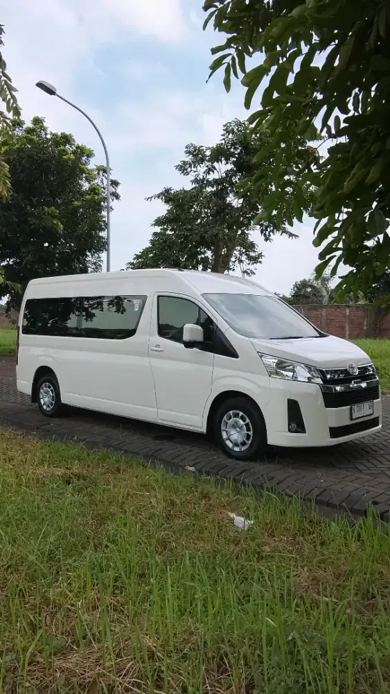 Km 13rb hiace premio putih manual diesel 2022 full ori surabaya