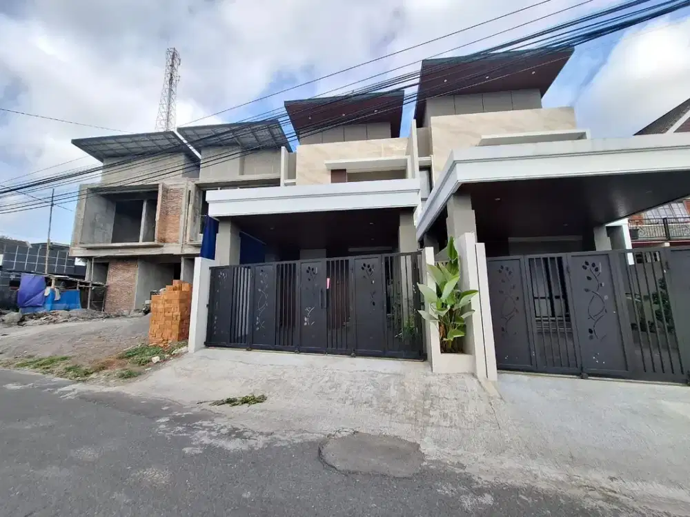 Rumah Mewah 2Lt 4 Kamar Tidur Di Jogja Utara, 6 Menit ke Kampus UII