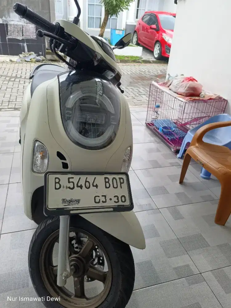 Scoopy 2025 warna putih