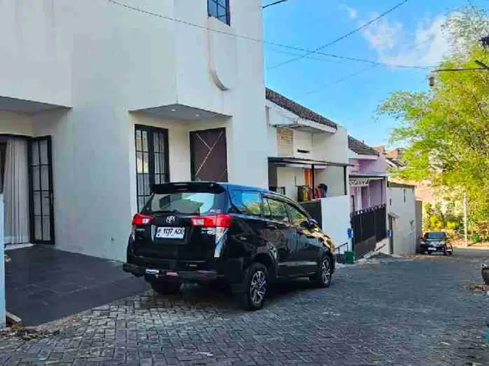 rumah cantik 2 lantai di tasikmadu dekat suhat dekat jalan tol dekat kampus unmuh dan brawijaya. kondisi bagus siap huni