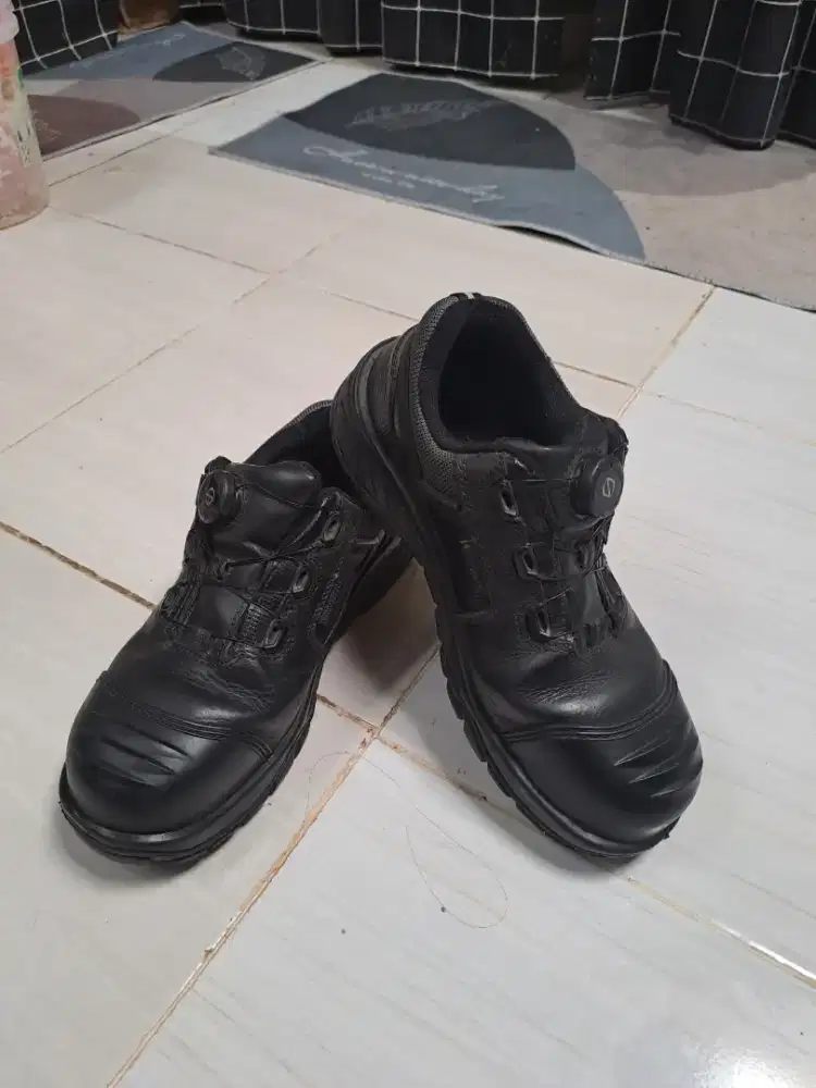 Sepaty safety ukuran 42