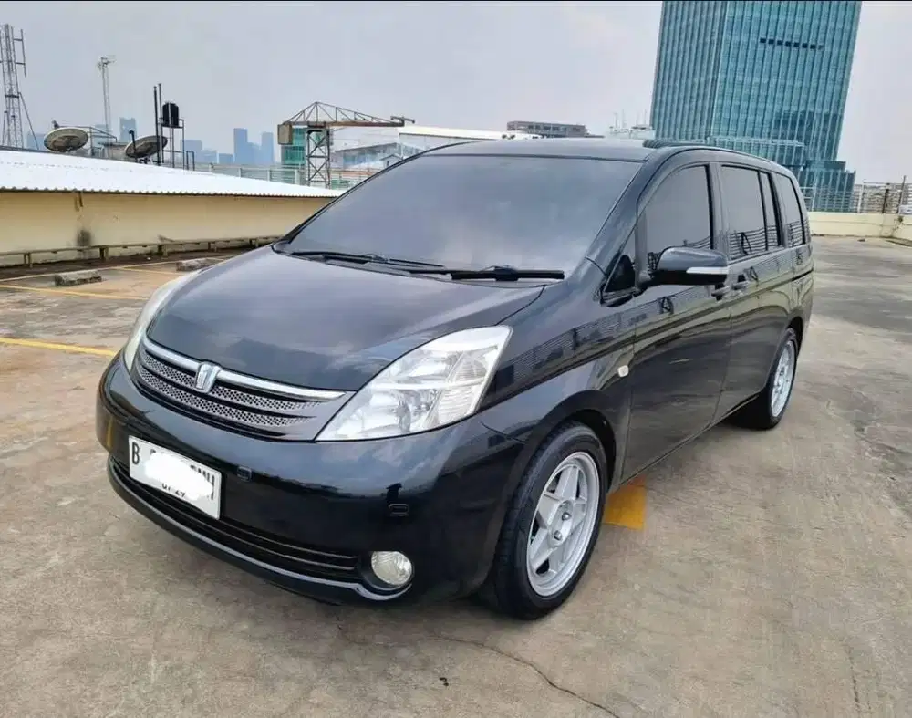 Toyota Isis 1.8 2006 a/t langka Like new