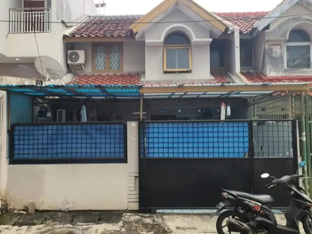 Rumah di Taman Semanan Indah , Siap Huni, Dekat Stasiun, Hadap Selatan