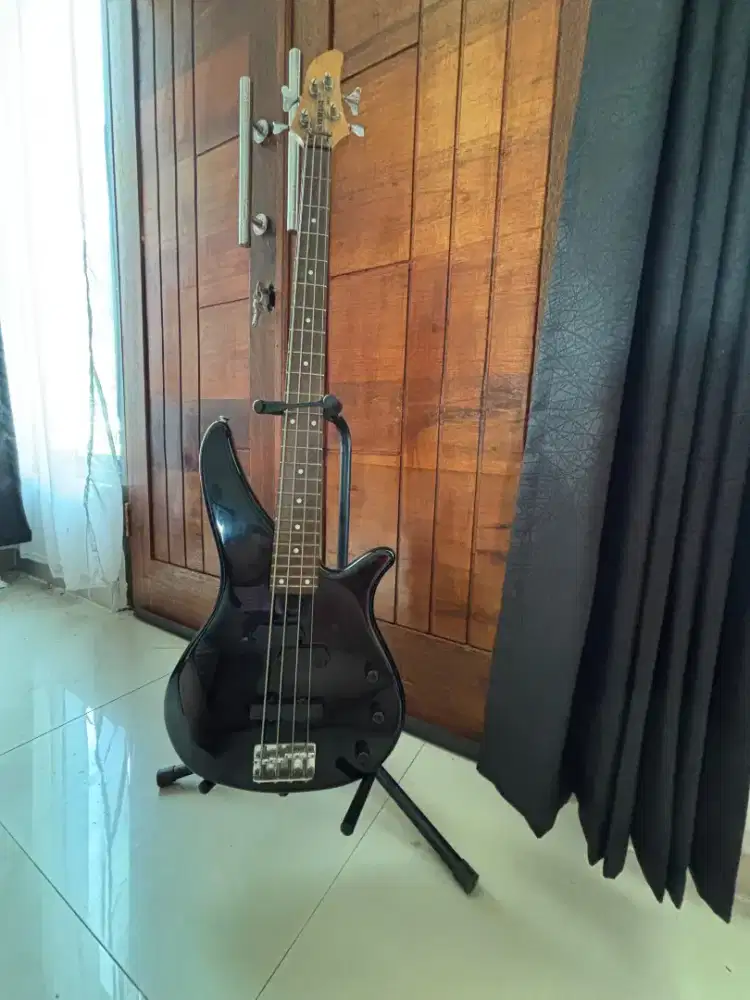 Gitar/Bass Yamaha