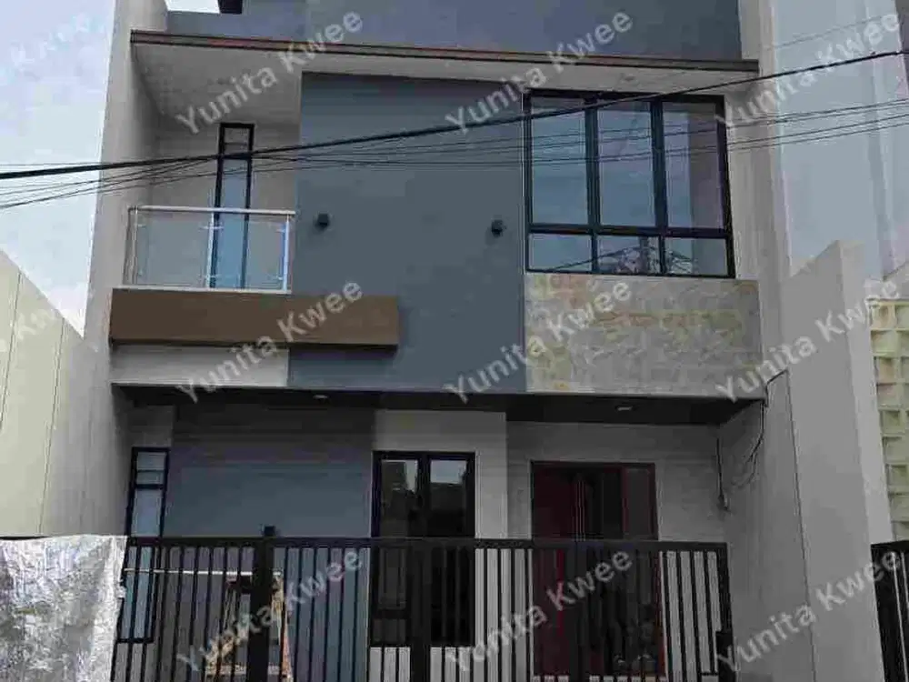 rumah brand New lebar 7 hadap selatan di Taman Villa Meruya