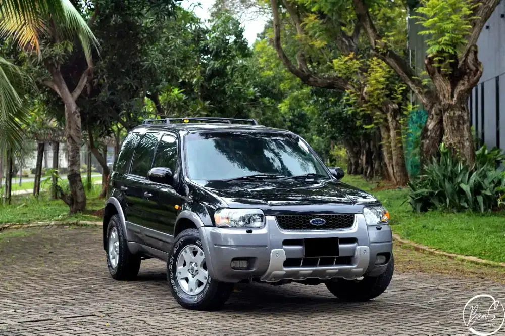 Ford Escape XLT 2.3 AT Hitam Last Edition Istimewa