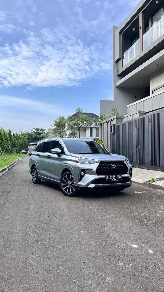 (KM LOW 31rb) Toyota Avanza Veloz Q TSS 2022 AT Matic Silver Tangan 1