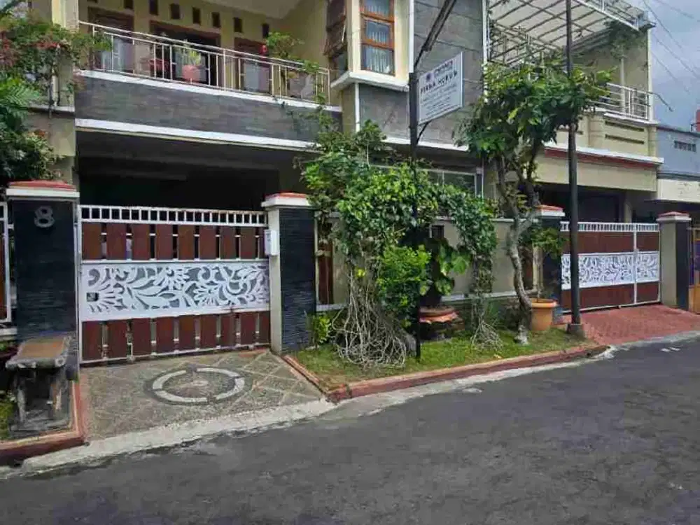 Rumah Mewah Bagus Siap Pakai di Perumahan Elite Fajar Indah Solo.