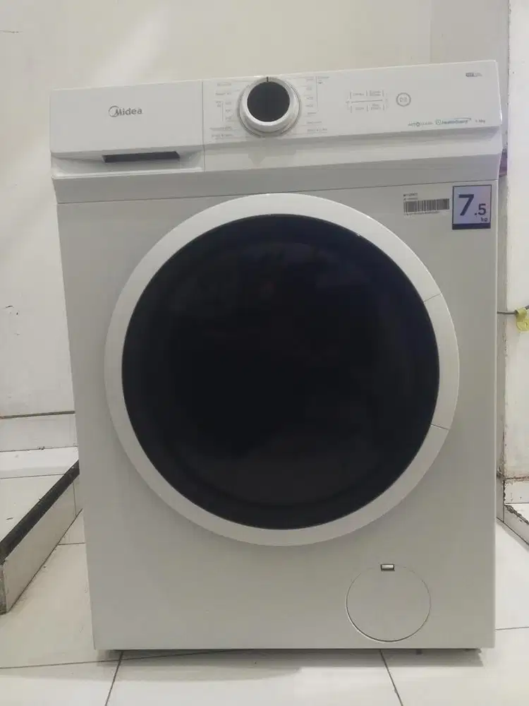 Mesin cuci Midea Bukaan depan 7.5kg