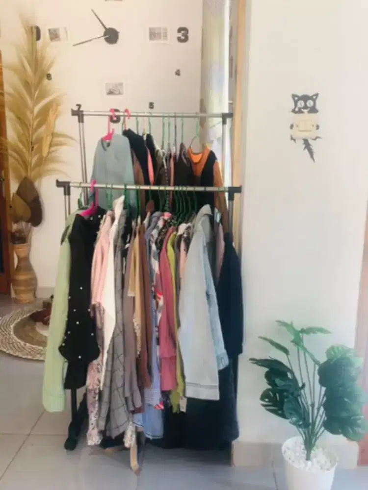 Rak jemuran pakaian baju besi