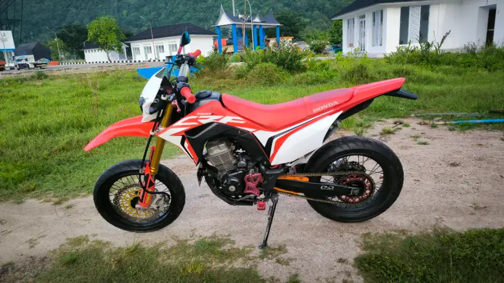 CRF 150 L (Merah Putih)