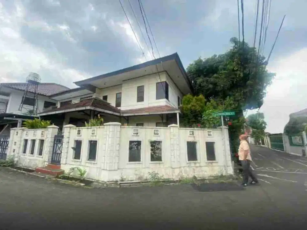 Rumah Besar 2 Lantai LT 390 m² di Cipinang – Cocok Hunian atau Kantor