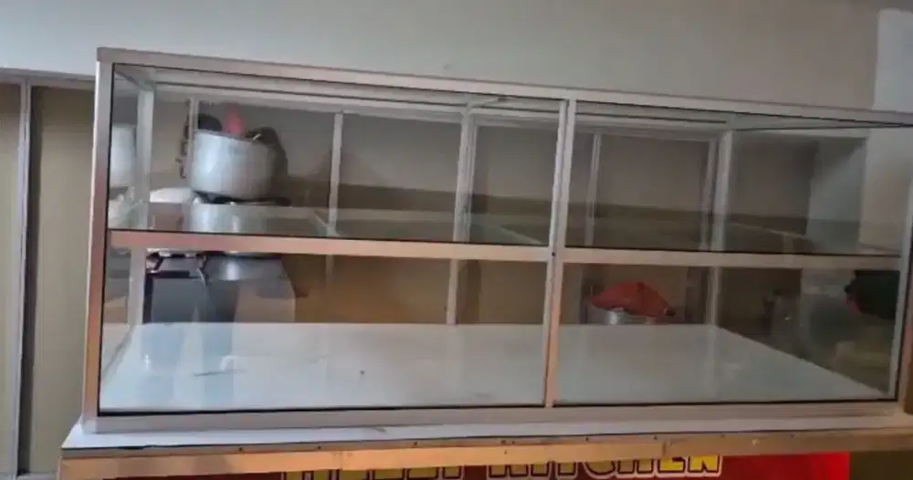 Etalase Kaca 200cm × 75cm