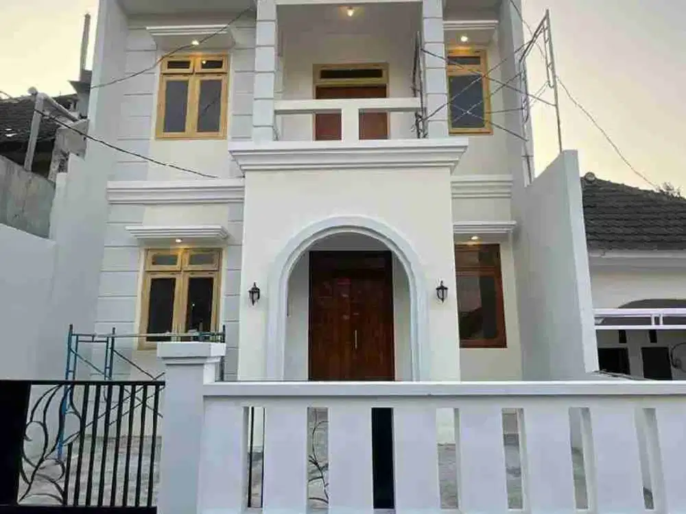 RUMAH MEWAH SIAP HUNI SAWOJAJAR