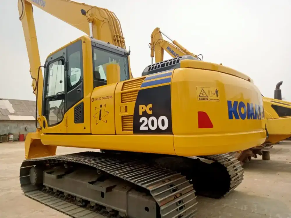 EXCAVATOR LONGARM 2017 KOMATSU PC200-8MO