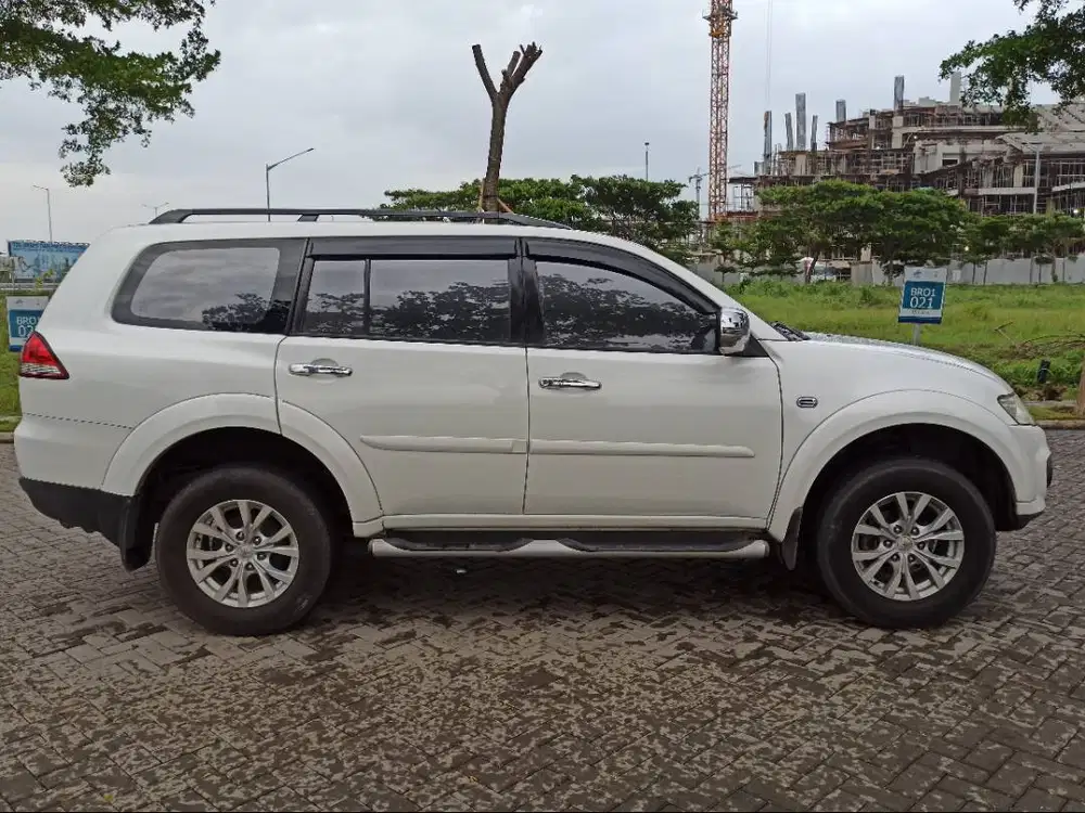 MITSUBISHI PAJERO EXCEED DIESEL VGT 2015 / 2014 CASH TERMURAH 232 JT
