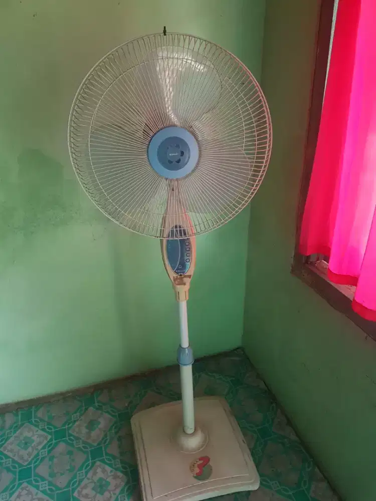 DiJual Kipas Angin Miyako + Remote.(Kondisi Mati)
