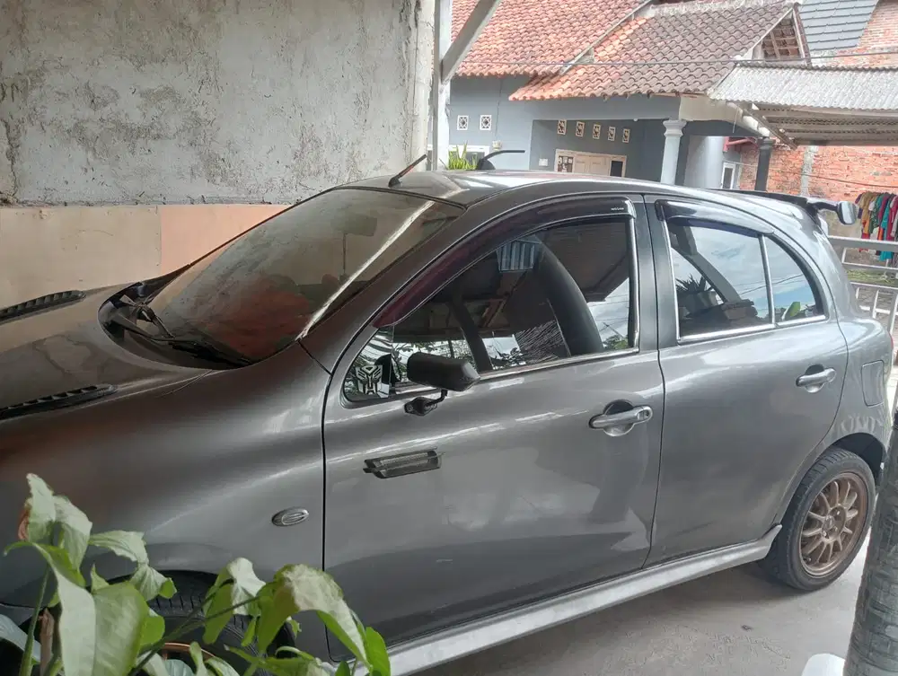 Nissan March 2011 Bensin