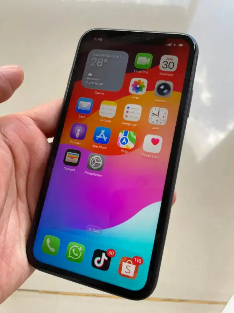 JUAL SANTAI IPHONE 11 64G WARNA HITAM