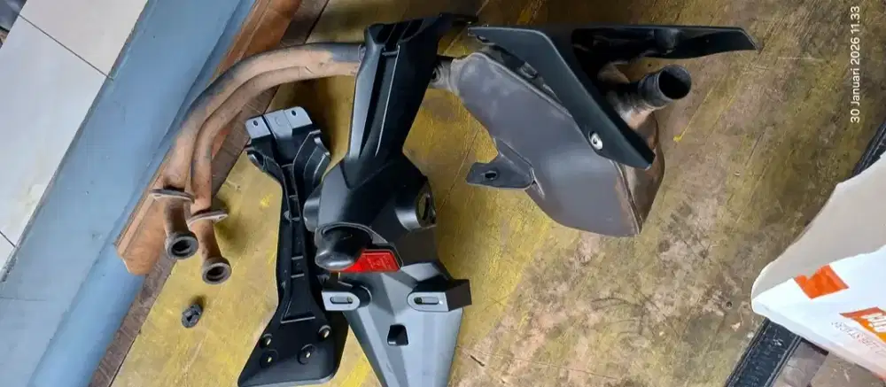 Knalpot yamaha R250 dan spatbor