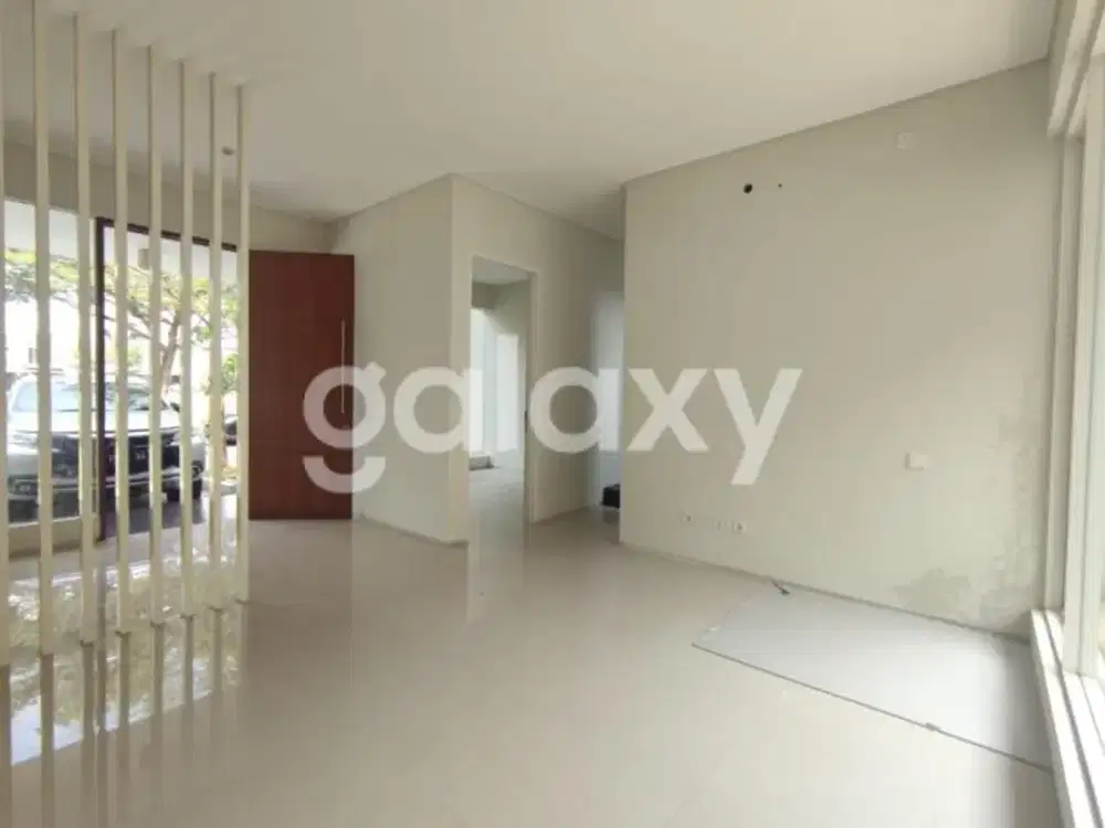 Rumah Minimalis North West Park Depan Danau