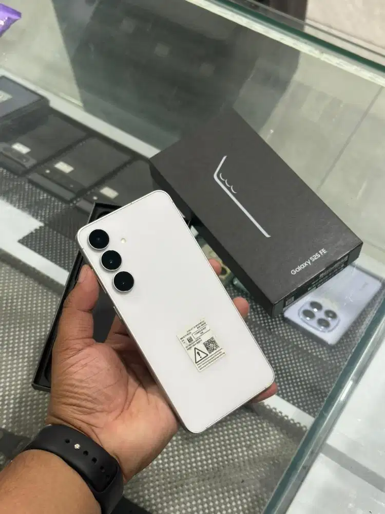 samsung s25 fe 8/256gb like new