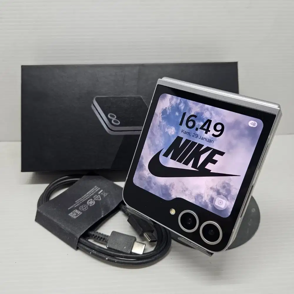 LIKE NEW 99.9% SAMSUNG GALAXY Z FLIP 6 SILVER FULLSET SEIN