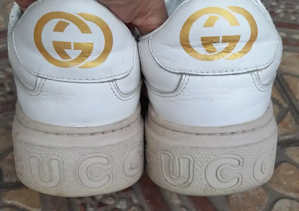 SZ 44 GUCCI EMBOSSED KULIT BEKAS