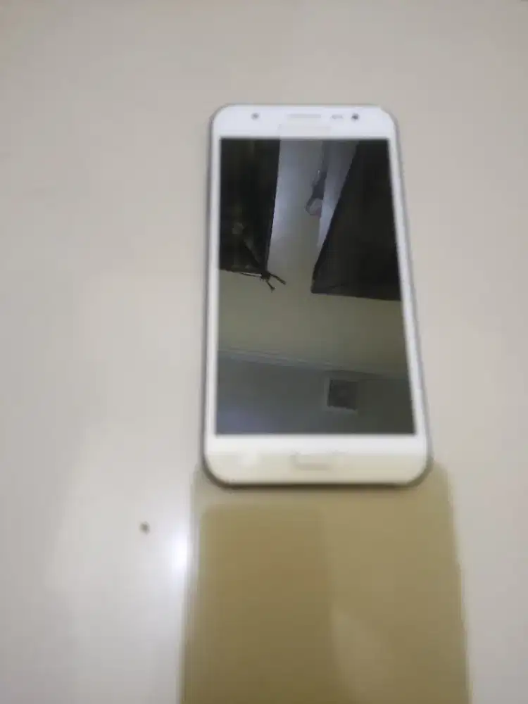Hp Samsung j5 minus jual gambling ga ada batre nya.