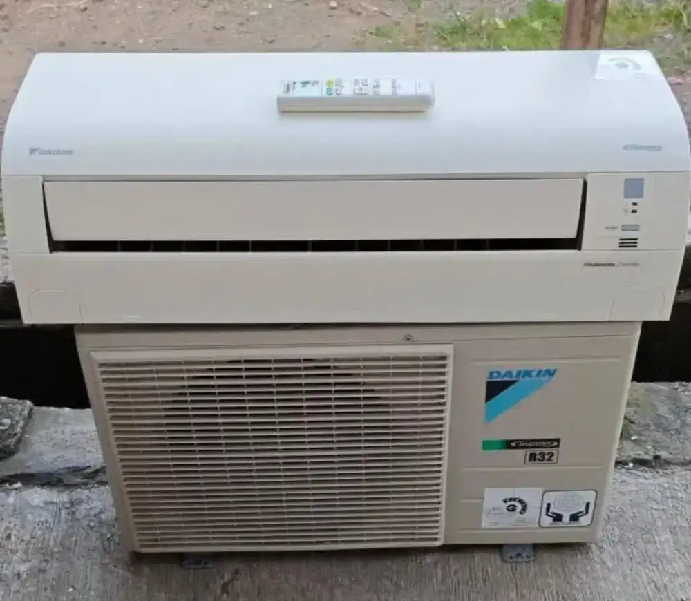 Jual ac Daikin 3/4 pk R 32 inventer 600 watt kondisi 95% ori semua