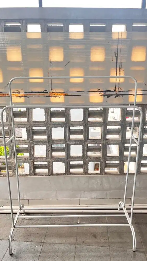 Tempat gantungan baju